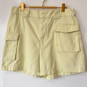 TNA| Aritzia| Casual Light Yellow Mid-Rise Cargo Shorts w/Pockets Sz L